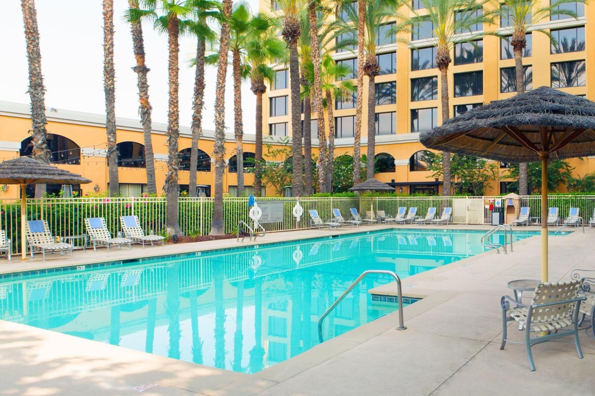 Delta Hotels By Marriott Anaheim Гарден Гров Экстерьер фото